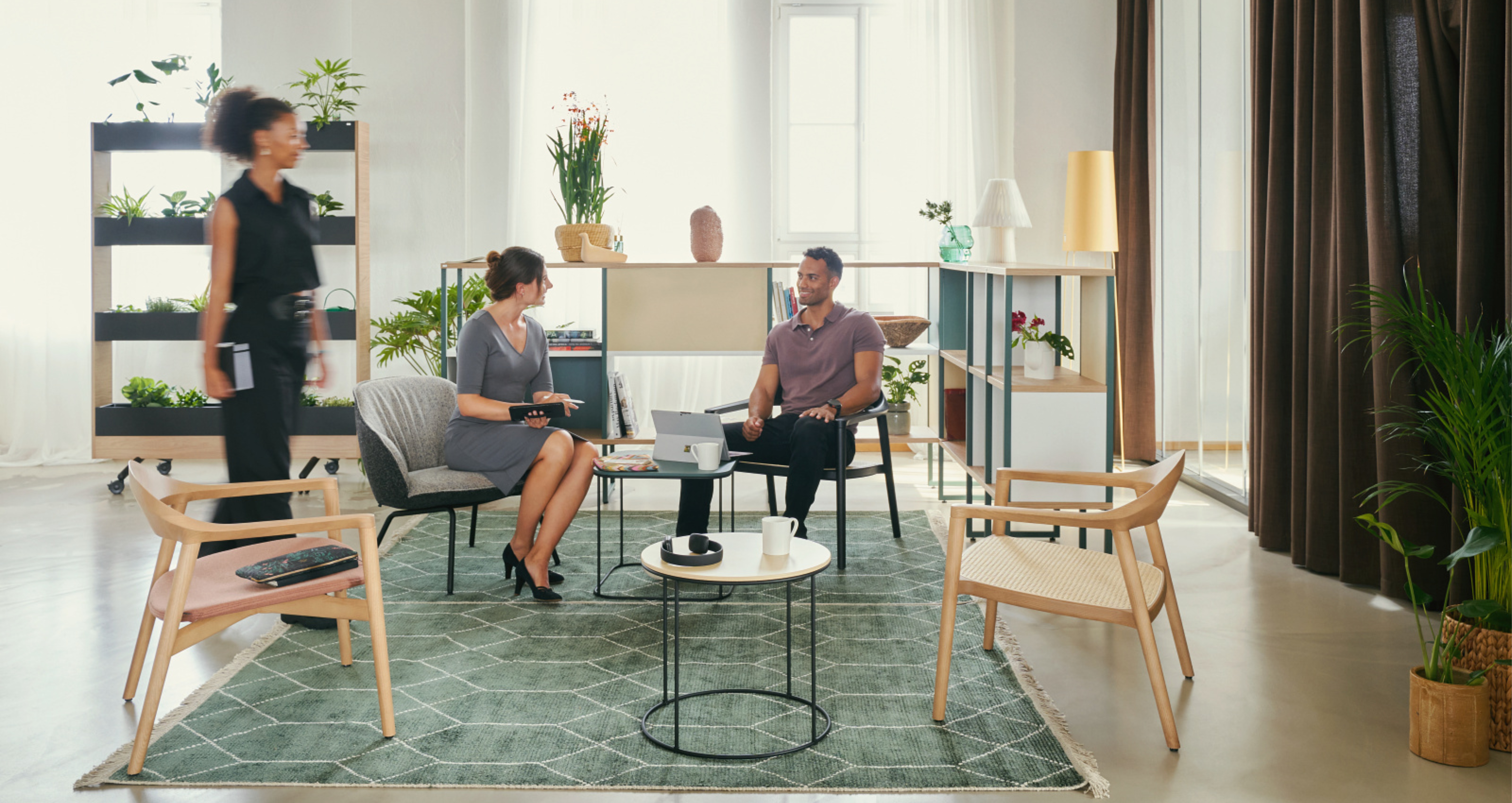 Se:café wooden chair