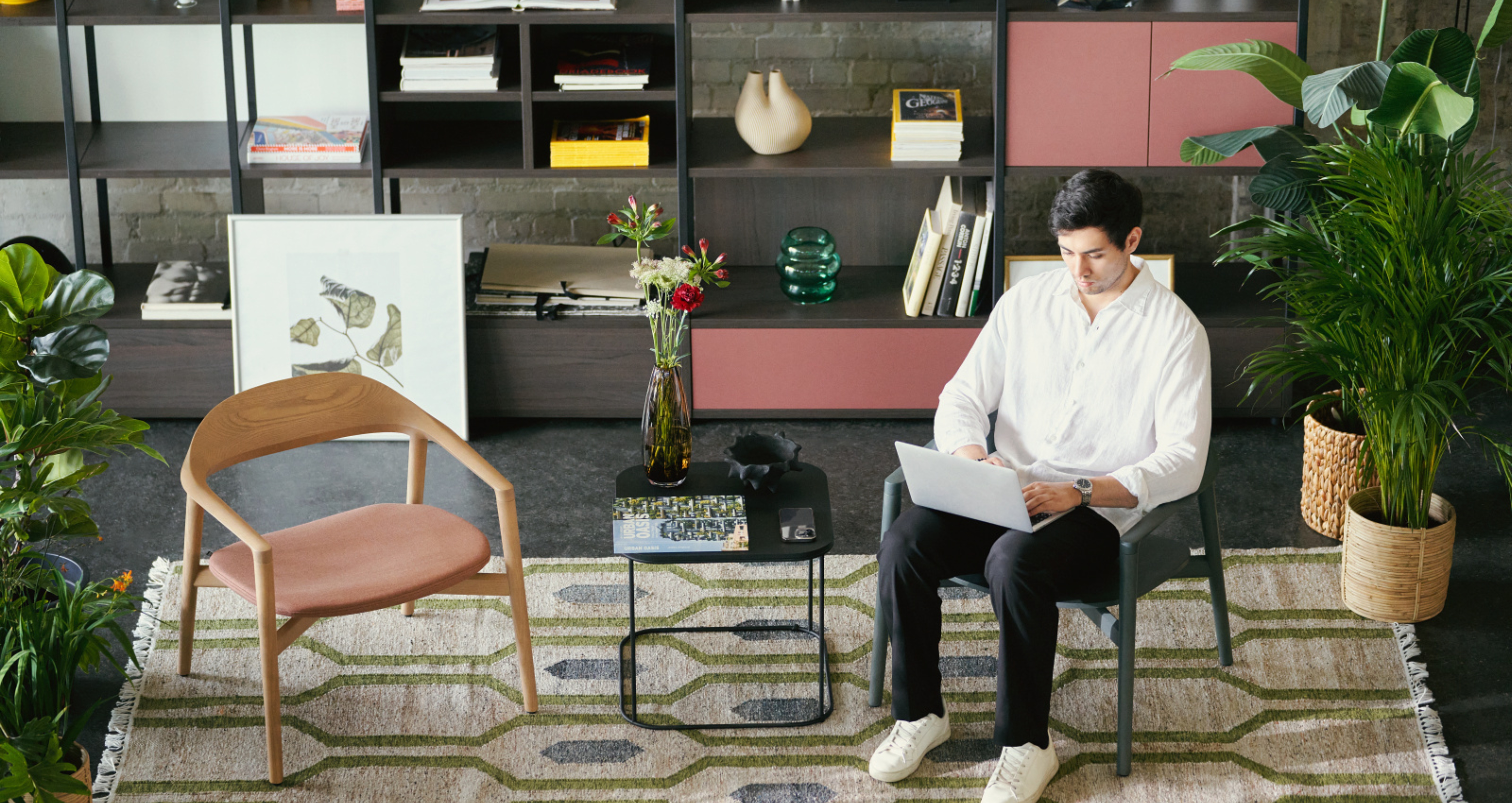 Se:café wooden chair