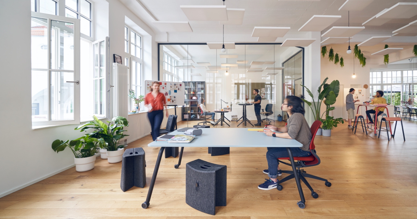 Se:lab work and meet desk 