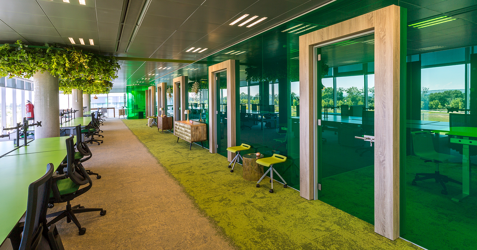 Continuous Glass Wall