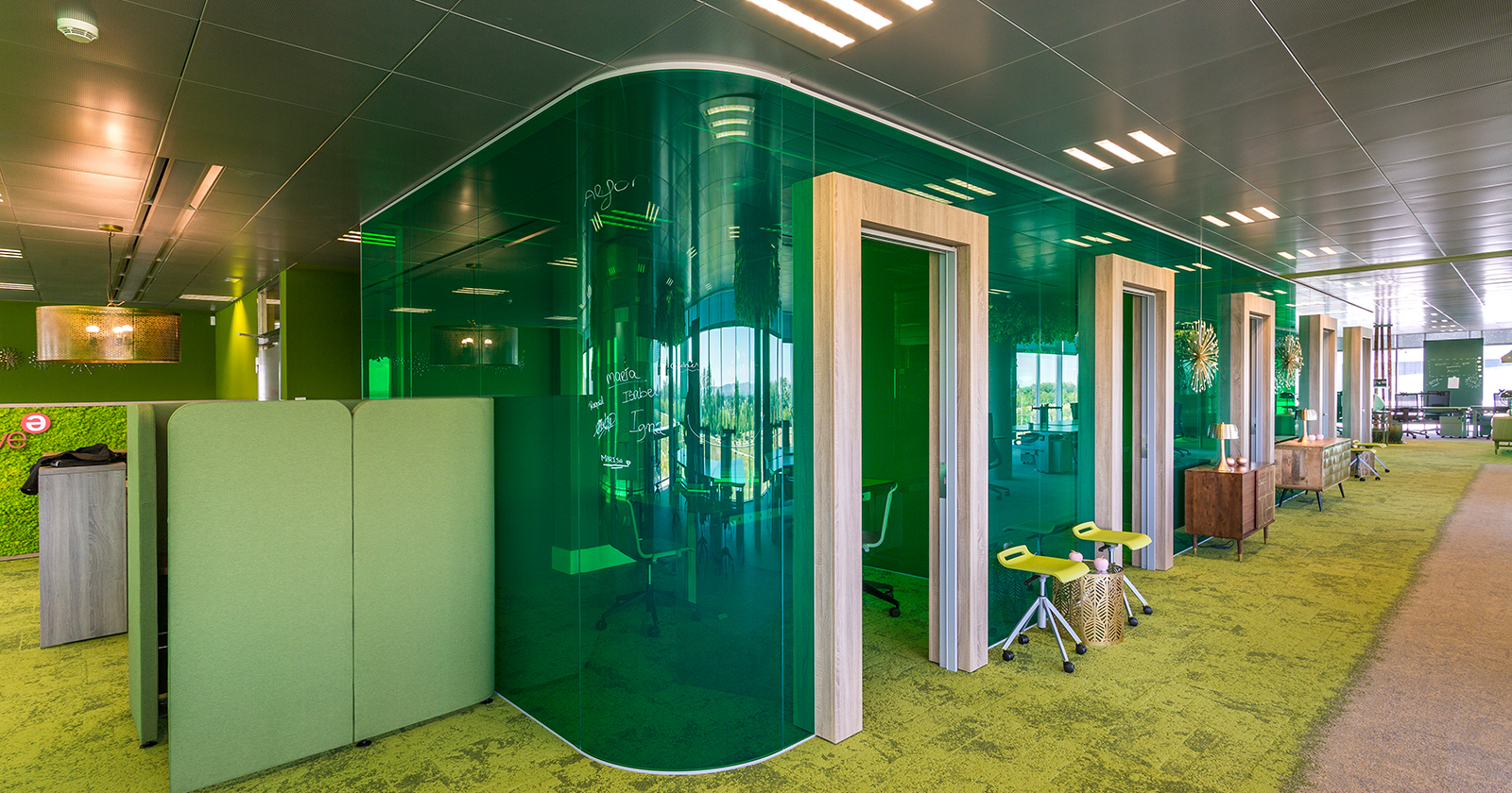 Continuous Glass Wall