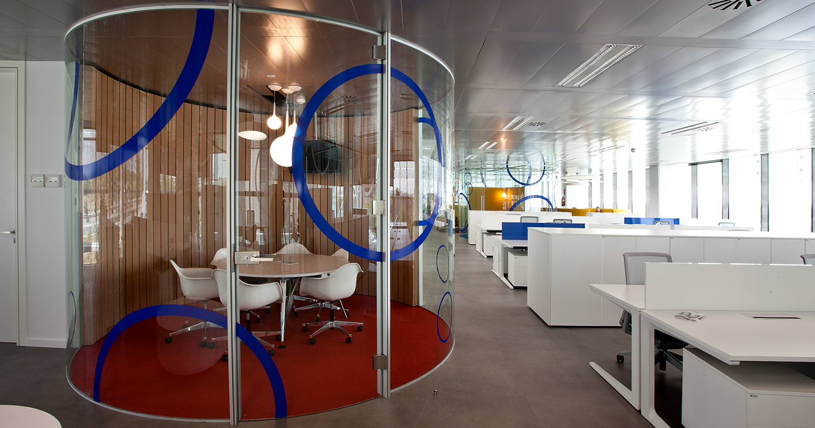 Continuous Glass Wall