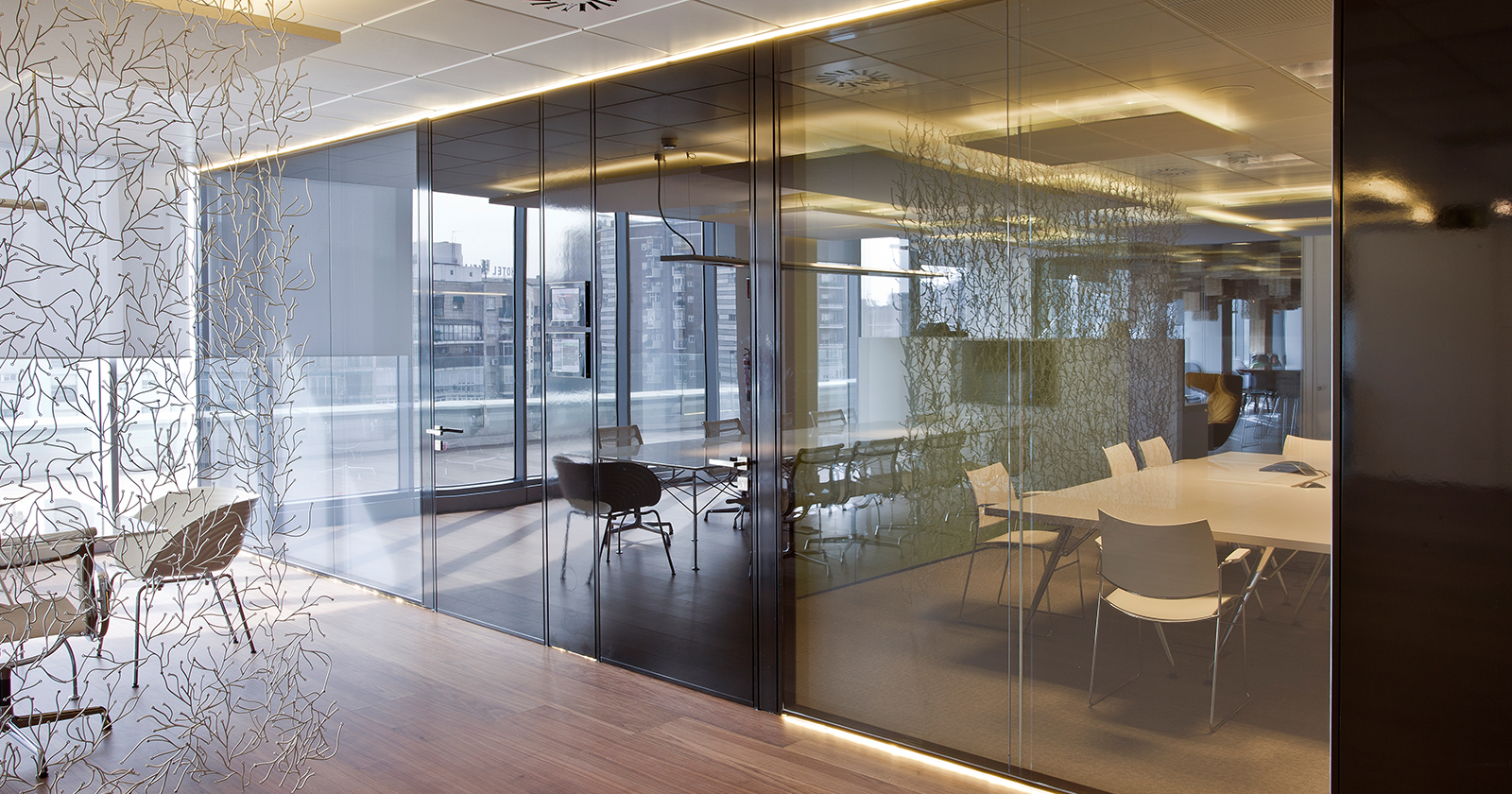 Continuous Double Glass Wall