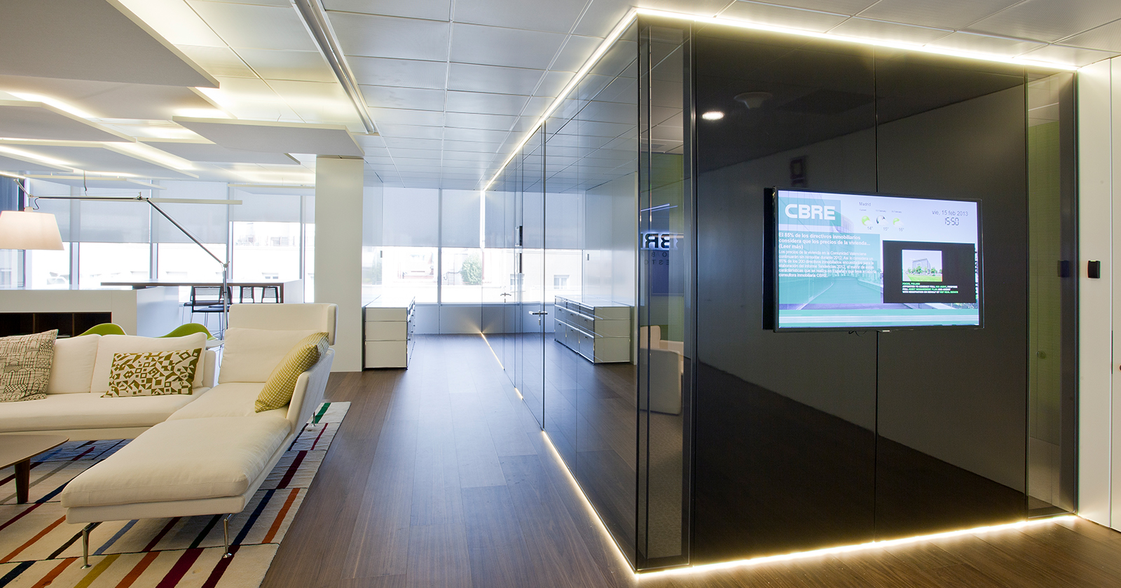 Continuous Double Glass Wall